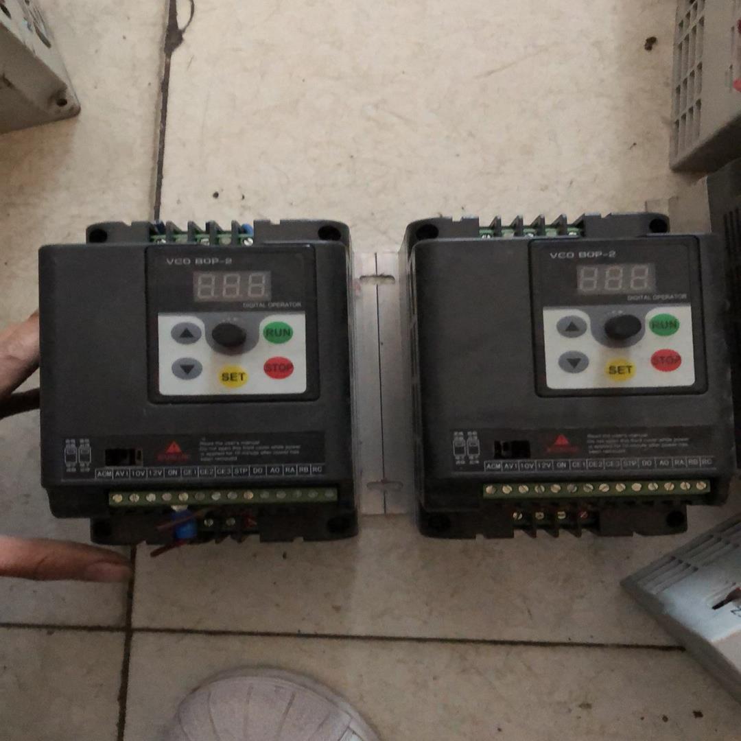 鑫盛达变频器  XSD300-1.5G3成色如图1.5kw