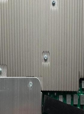 全新塑料盒装VBPe24板卡1块。