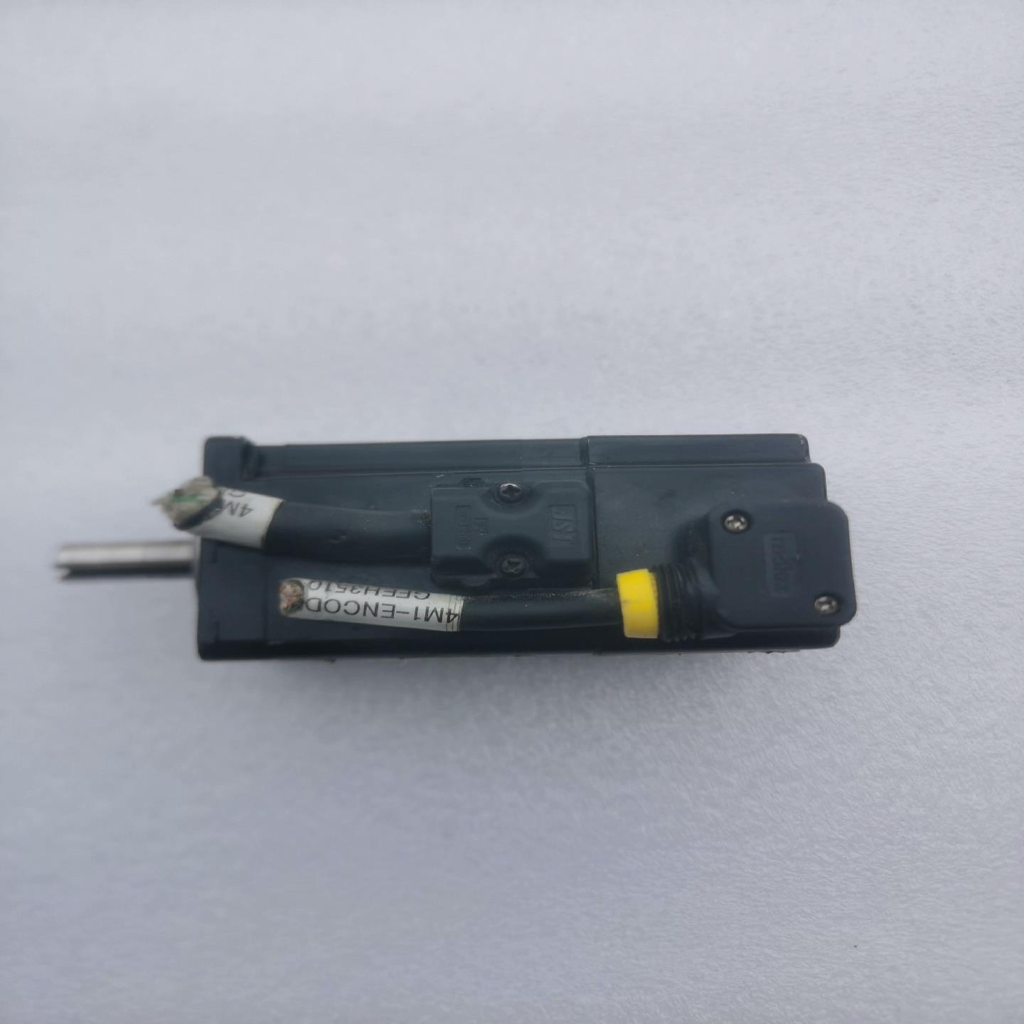 {雅致机械商行}安川电机SGMAS-01A2A-FJ12