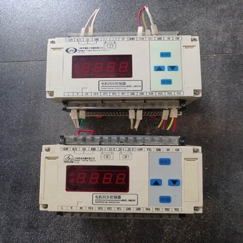 （设备配件）电机同步控制器KMD04B。