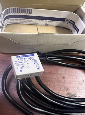 XS7T2DA210  电感式接近开关 全新正品