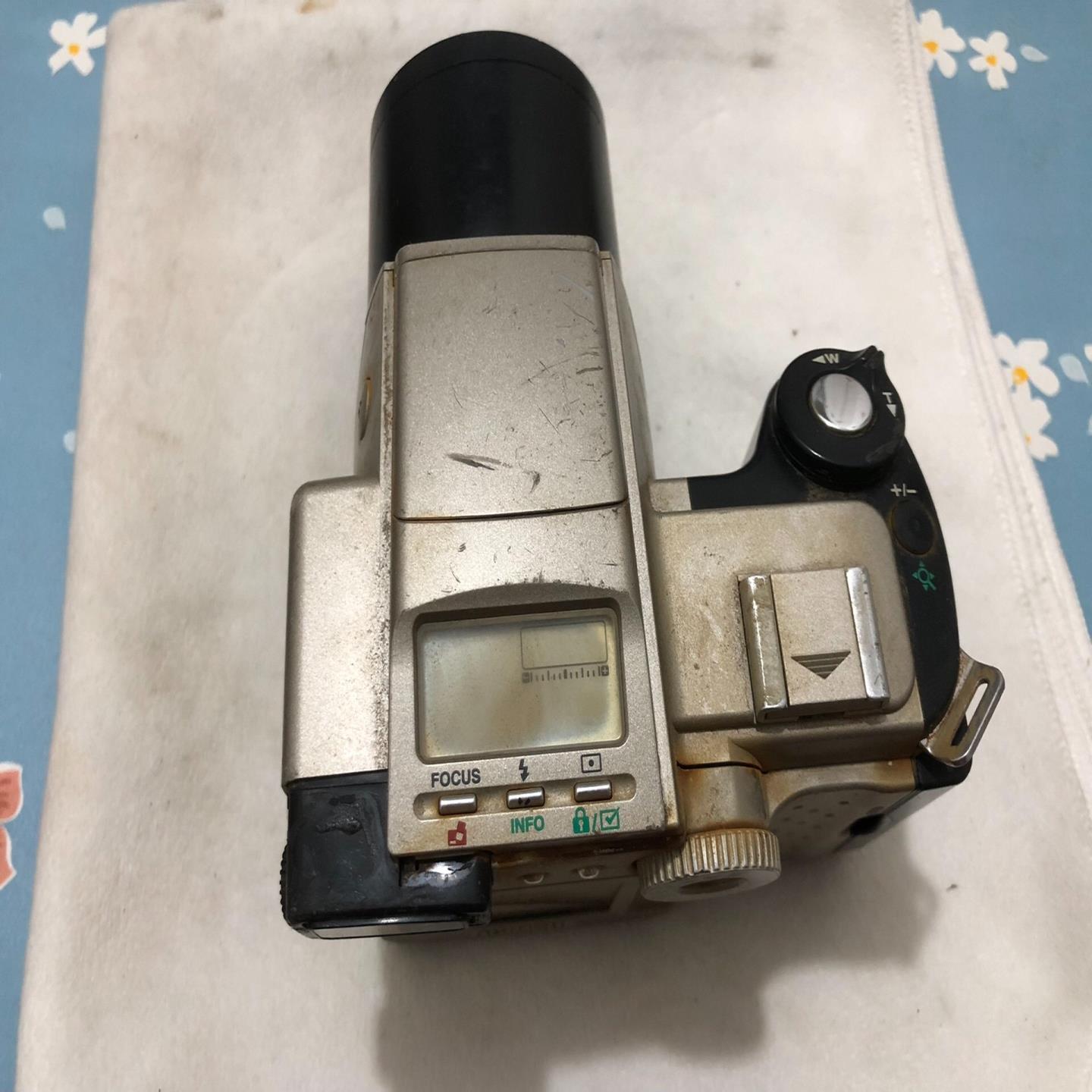 奥林巴斯 C-2500L 不能开机 成色不好 配件出 介意的