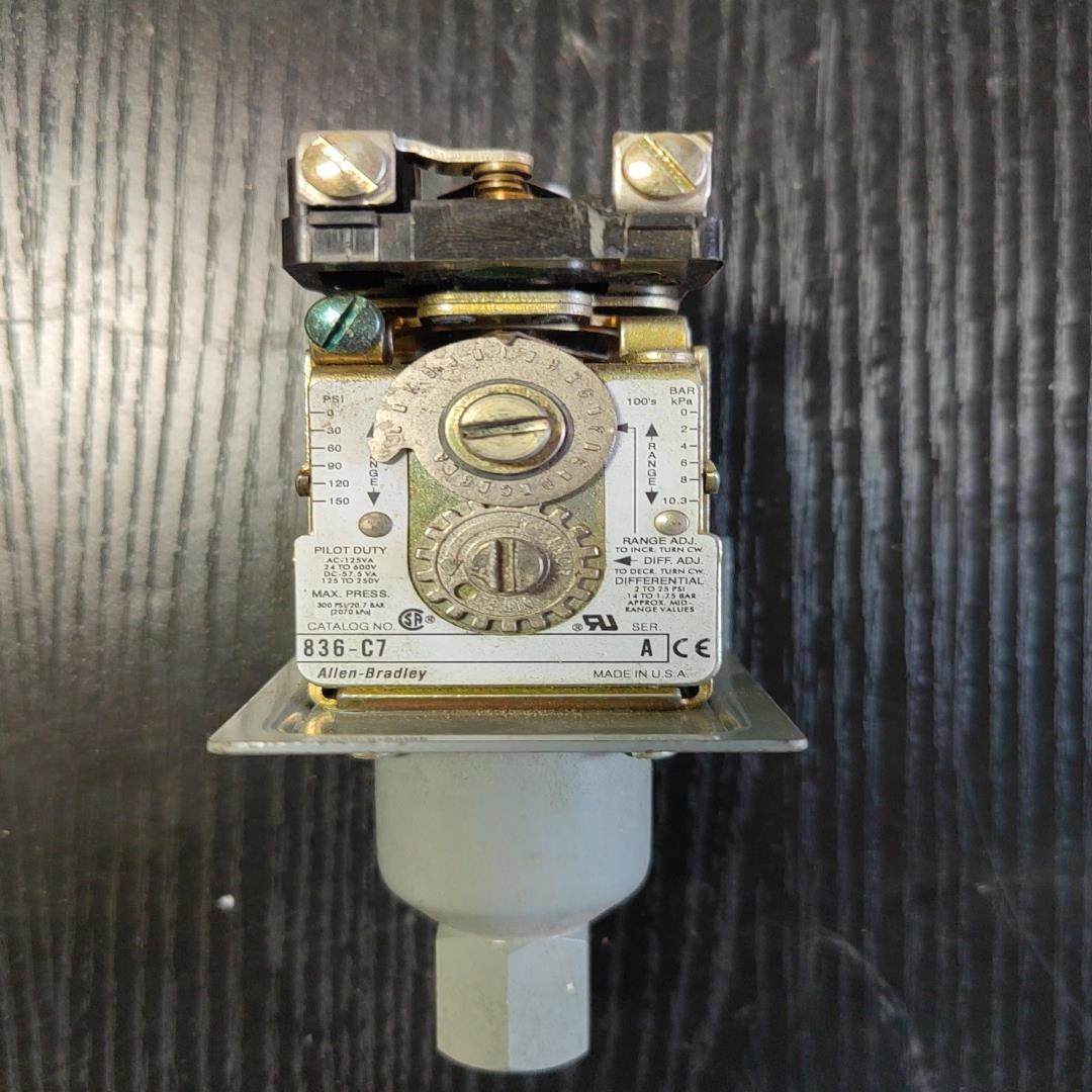 AB罗克韦尔压力调节开关 836-C7A 件，功能正常