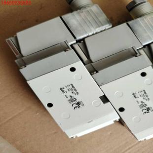 包功 03A拆机二手日本SMC电磁阀 VP542R 5DZ1