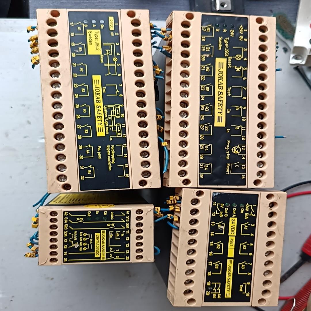 [德峰]JSBR4 DC24 安全继电器4个成色还是漂亮的，如图