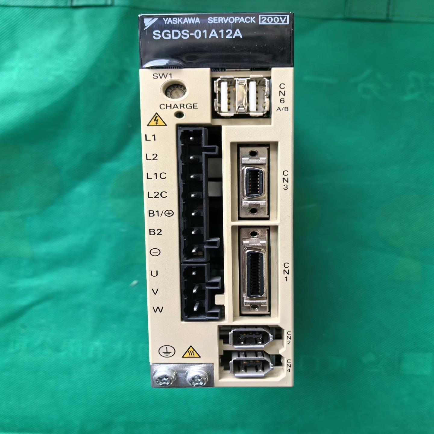 SGDS-01A12A安川100W伺服驱动器