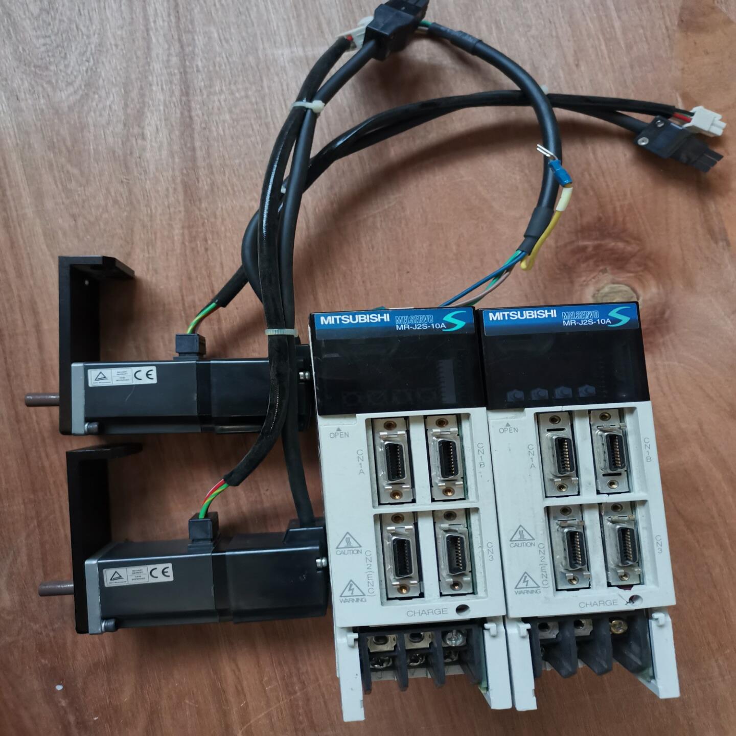 驱动器MR-J2S-10A， 100瓦HC-KFS13三