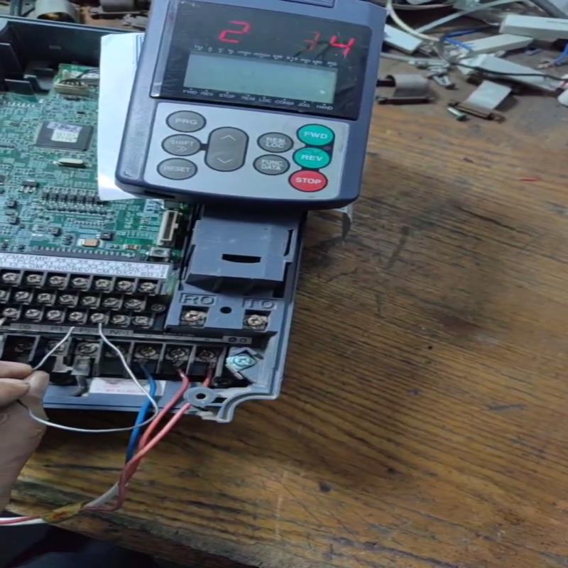 CHF100A-018G/022P-4   带电机运行正常。