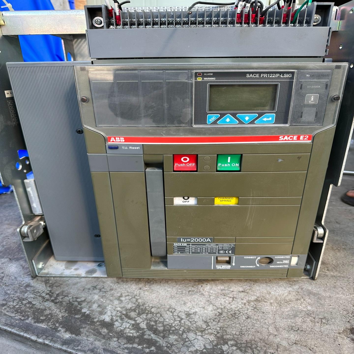 ABB E2 2000安断路器。