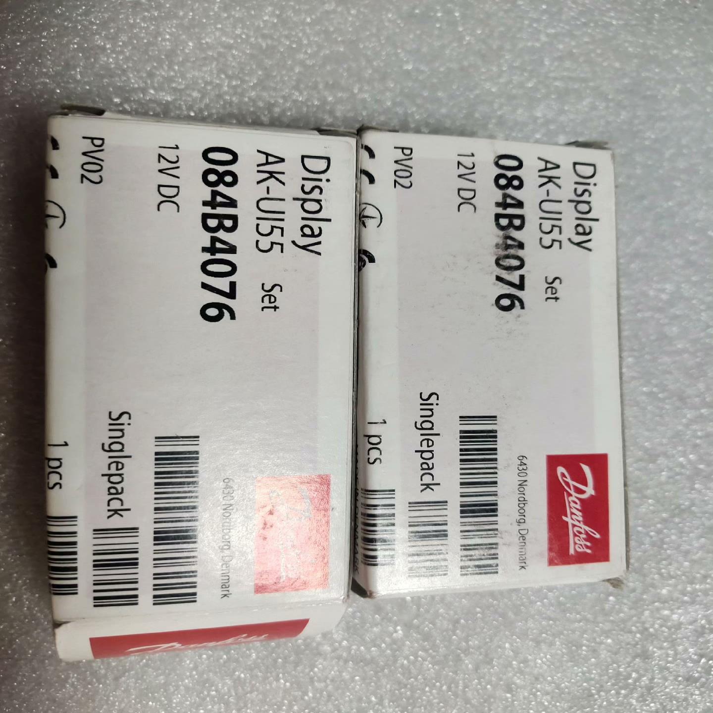 AK-UI55丹佛斯温度显示器，2个全新正品