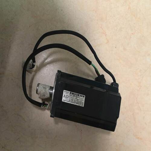 日立电机 ADMA-08LA111 的后盖一点点破了 轴