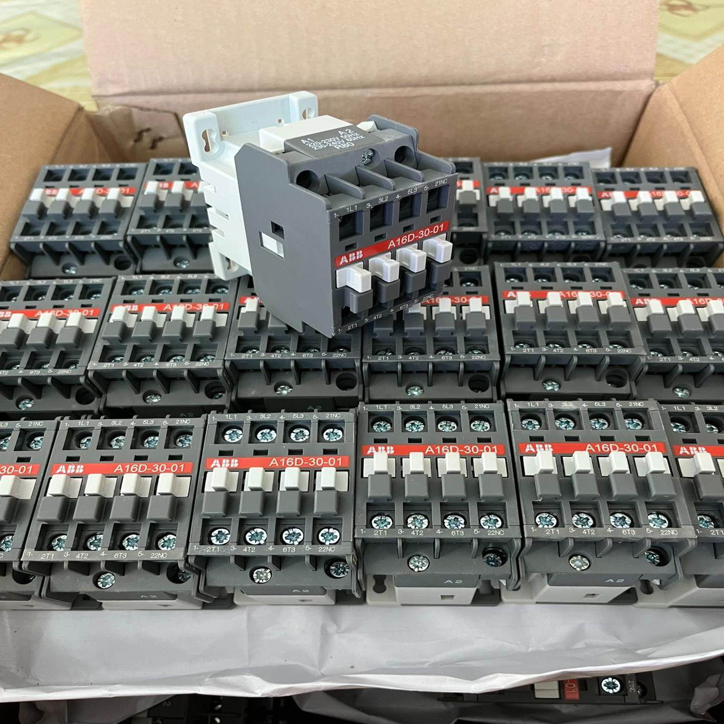 清仓处理！！ 接触器 瑞士   A16D-30-0