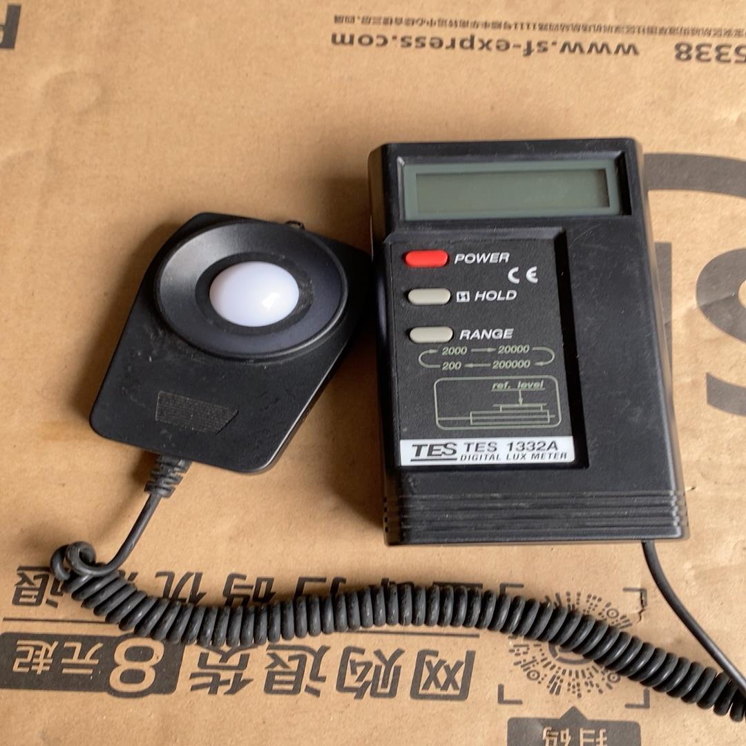 台湾泰仕TES1332A照度计测光仪照度测试仪光度照度仪
