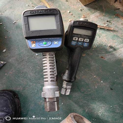 [德峰]两个 都显示 瑞克加注 固！装器电池