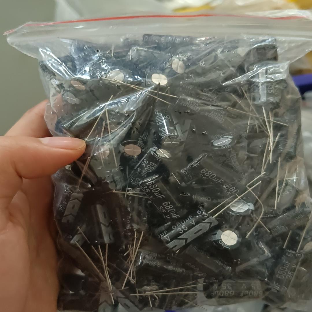 （设备配件）电解电容680uf35v，大概有四百个，给钱就卖