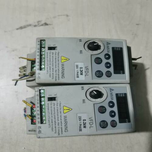 {莱茵电子商行}台达变频器VFD002L21A成色如图 需要的来