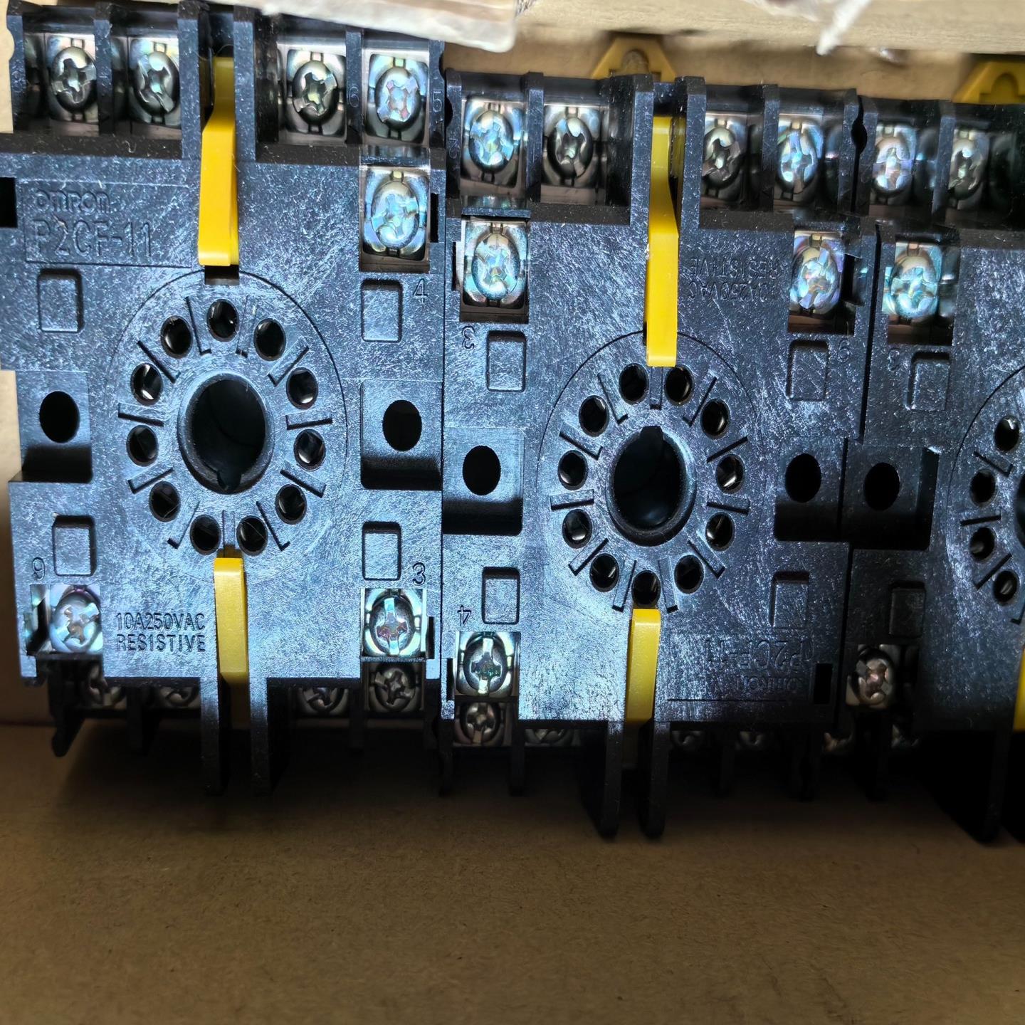 P2CF-11继电器底座