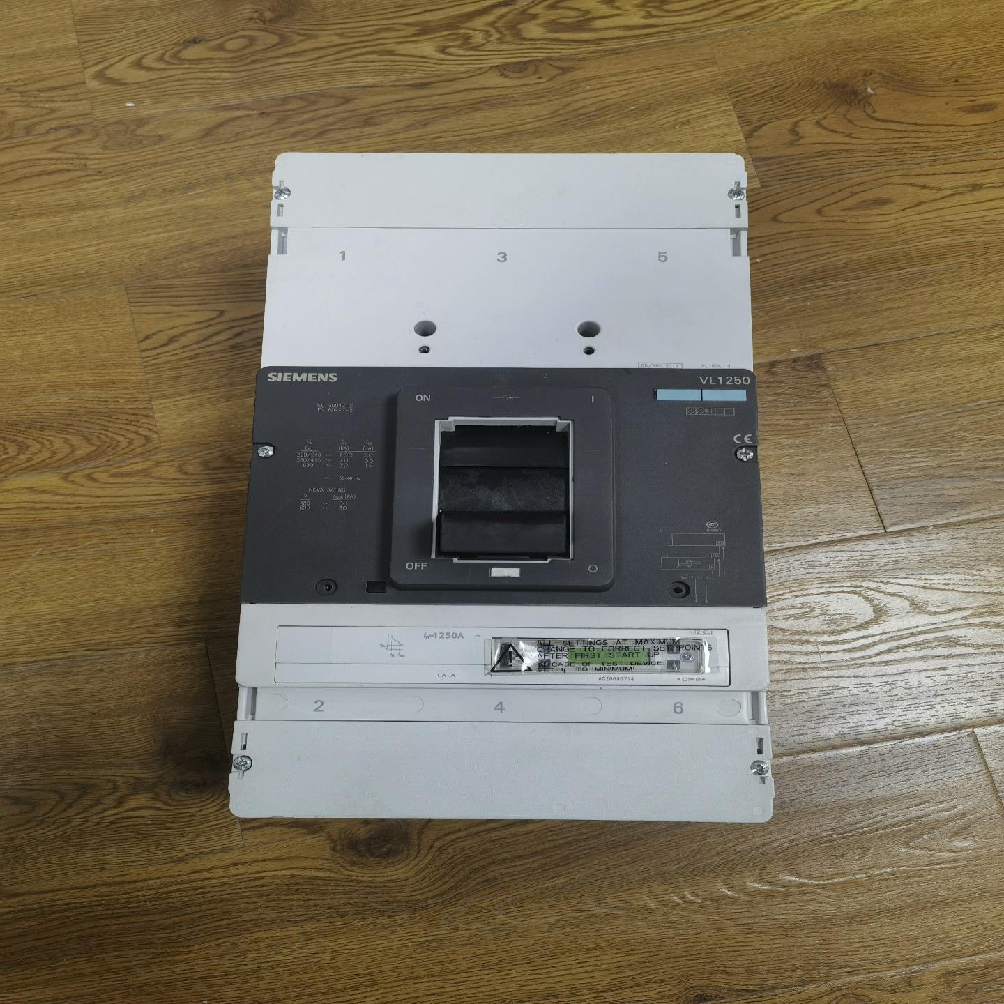 [德峰]西门子断路器3VL7712-2AA36-0AA0 1250A