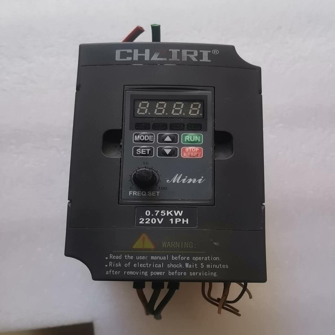 [德峰]变频器ZVF-M0007S2 功能正常，实物图拍