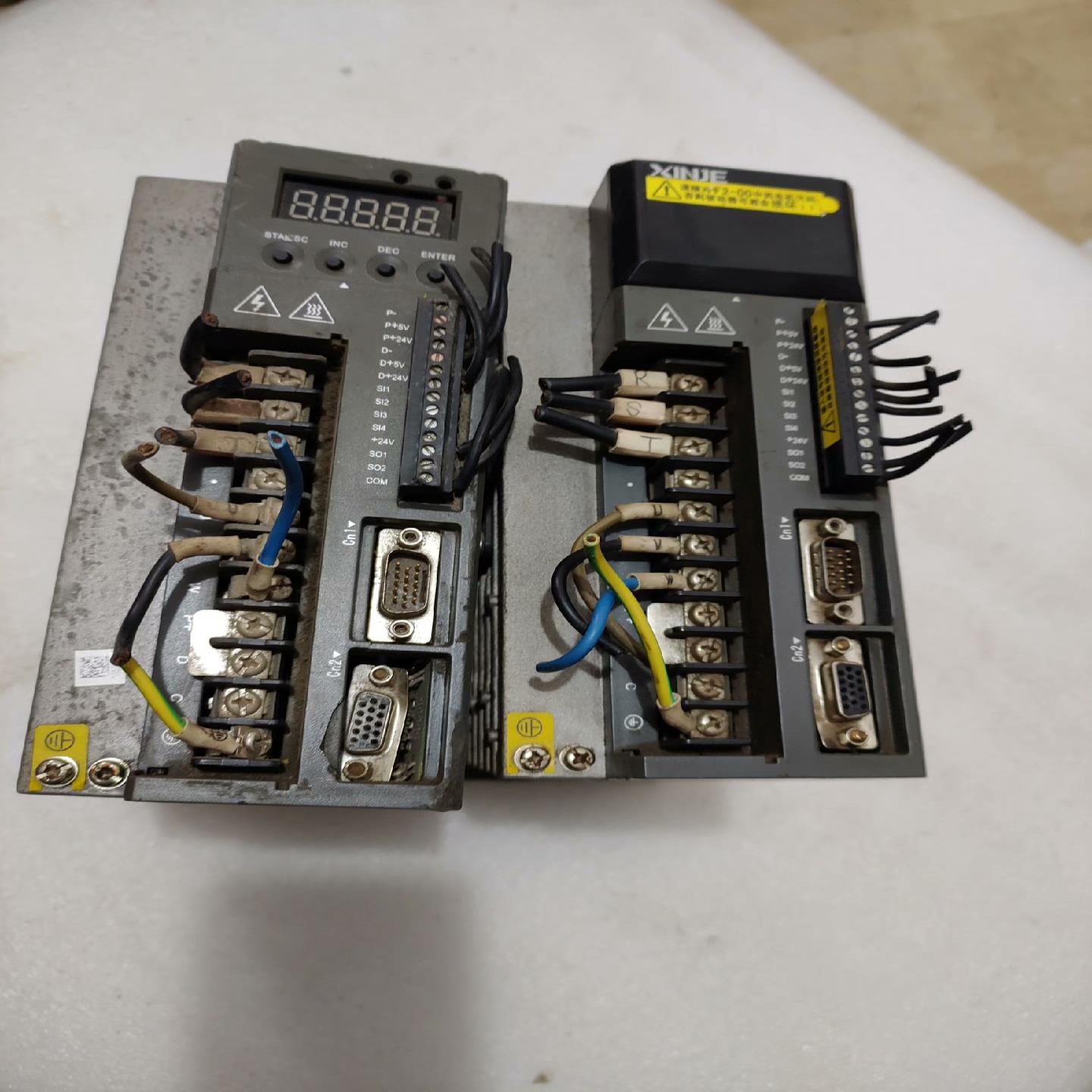 DS2-21P5-AS2驱动器两台，图片为，剪线