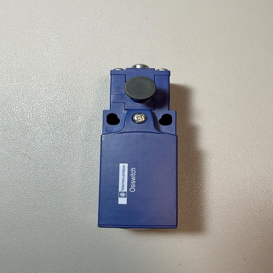 全新XCKN2110P20C，4个，20.98