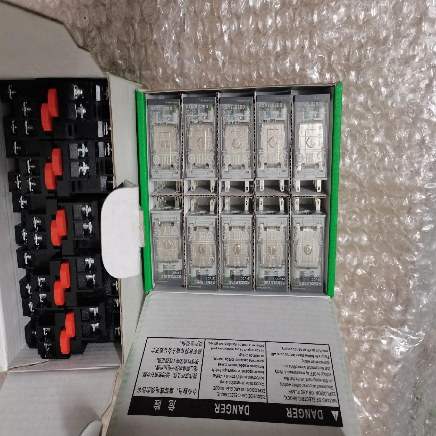 继电器TXM2LB2BD10个
