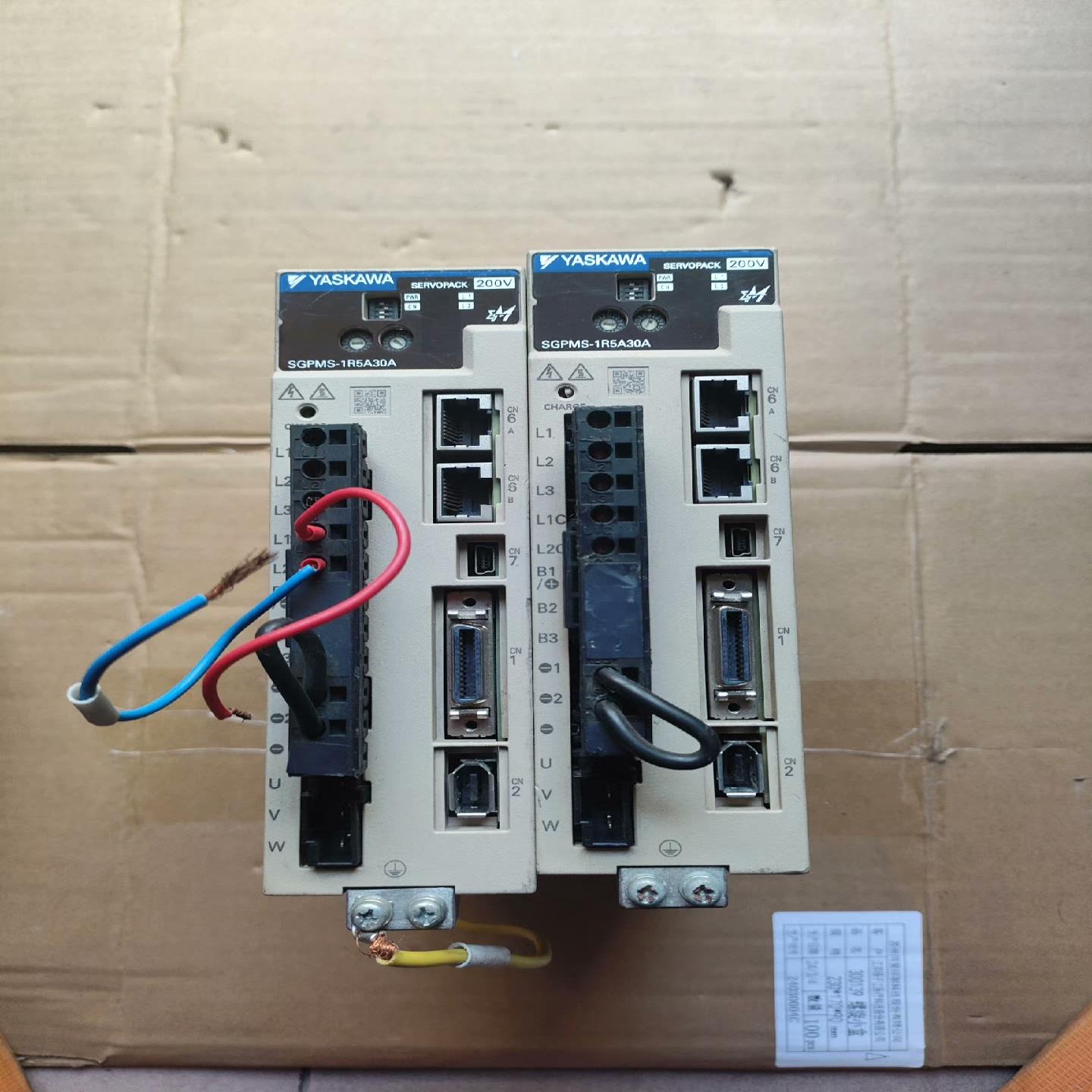 安川驱动器  SGPMS-1R5A30A  300W