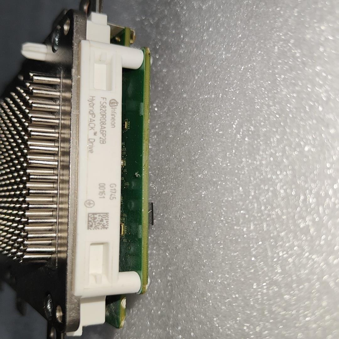 [德峰]拆机模块FS820R08A6P2LB成色漂亮。实物图拍摄。