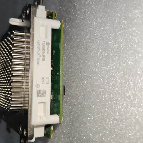 [德峰]拆机模块FS820R08A6P2LB成色漂亮。实物图拍摄。