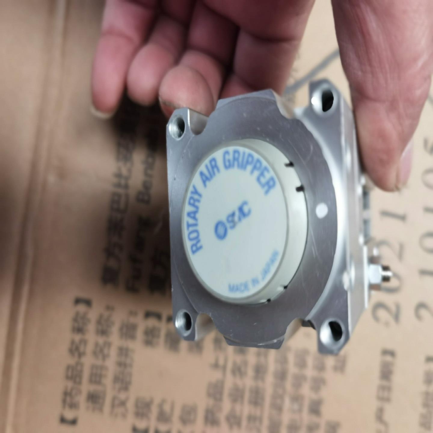 夹紧气缸 MRHQ16D-90S-N新的实物照片