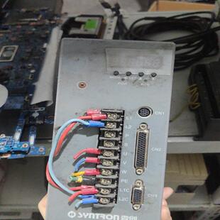 还有四台 森创驱动器 图片实物 P22S HS0075A