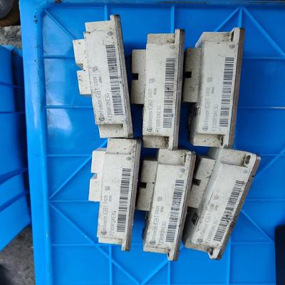 （设备配件）FZ300R12KE3G拆机包好推盖处有裂纹