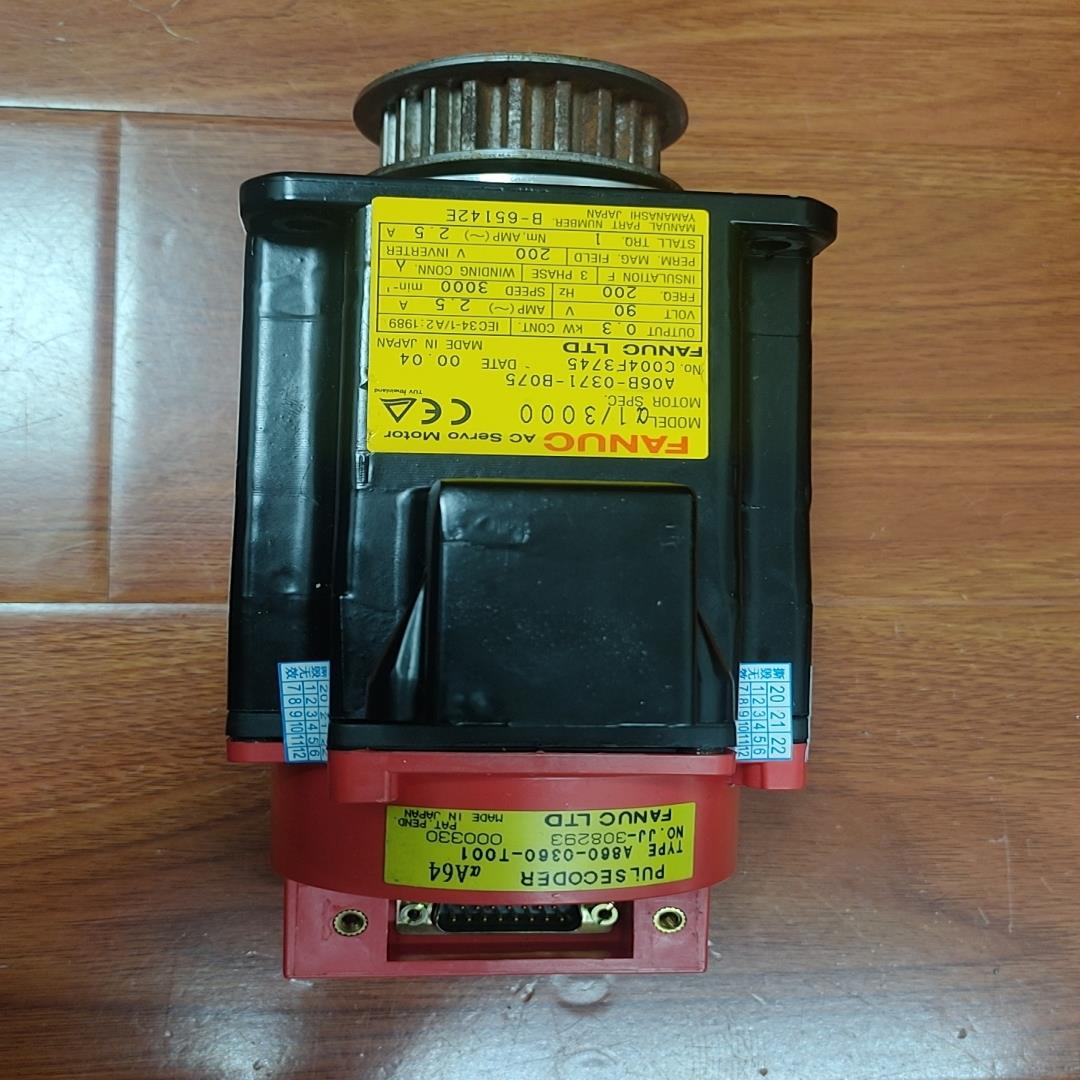 进囗发那科伺服马达：A06B一0371一B075。300W。