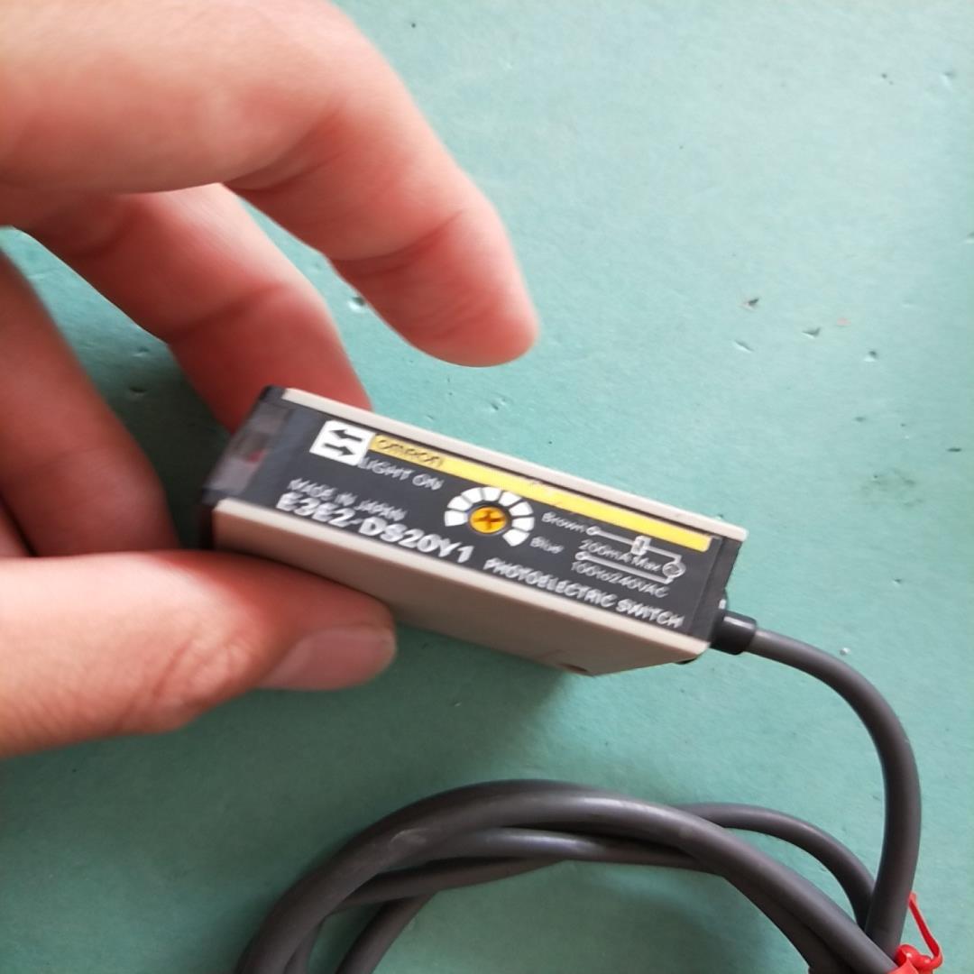 （议价）龙 OMRON E3E2-DS20Y1 光电开关