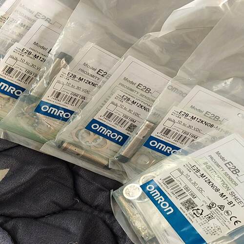 E2B-M12KN08-M1-B1，全新原装接近开关，
