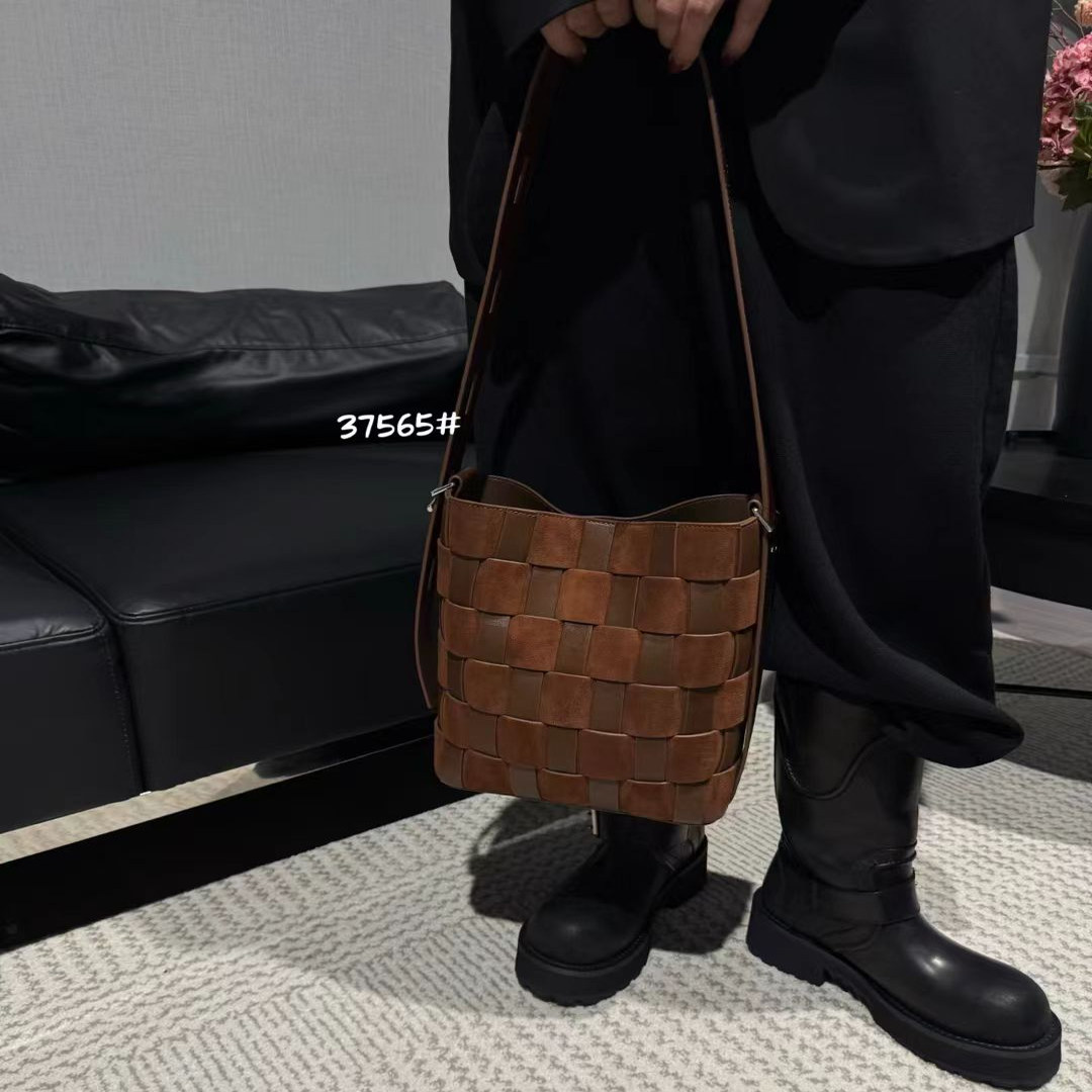 真皮手工编织小水桶包复古慵懒