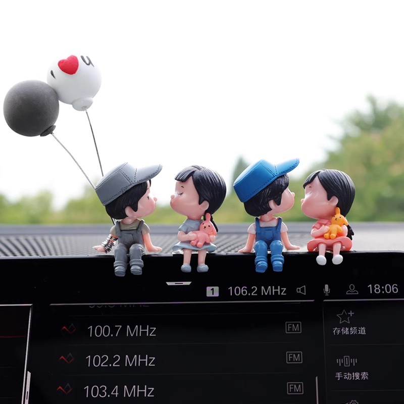 汽车情侣摆件车上中控屏装饰用品