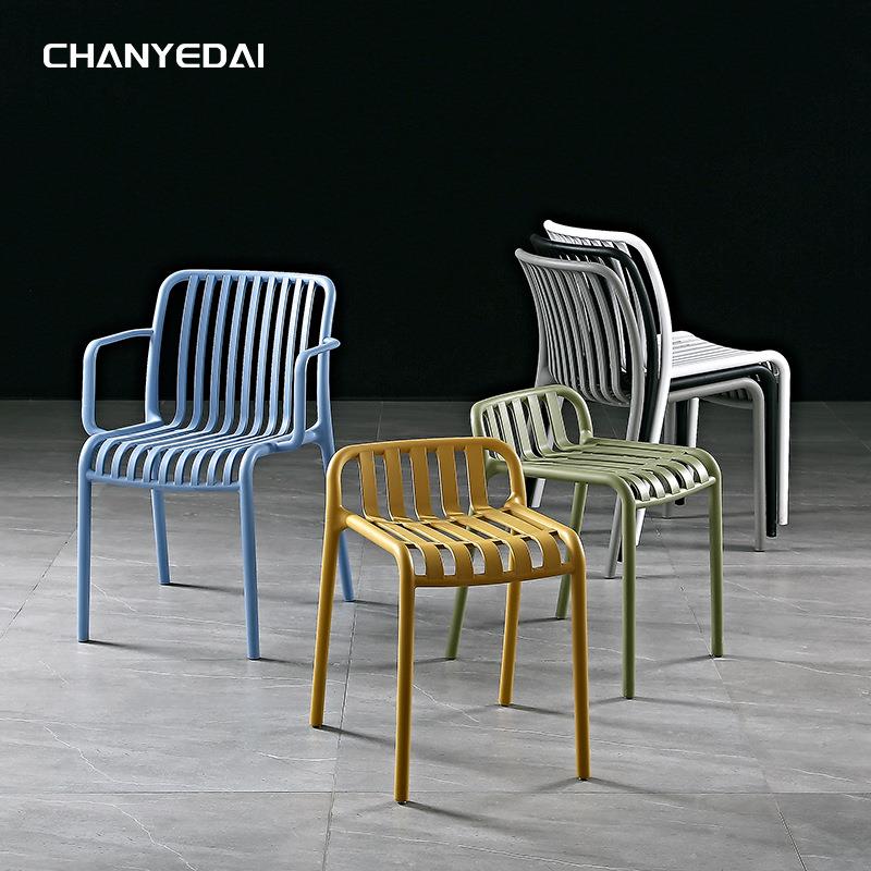 现代简约休闲庭院户外桌椅奶茶店咖啡厅塑料室外露天桌椅套装组合