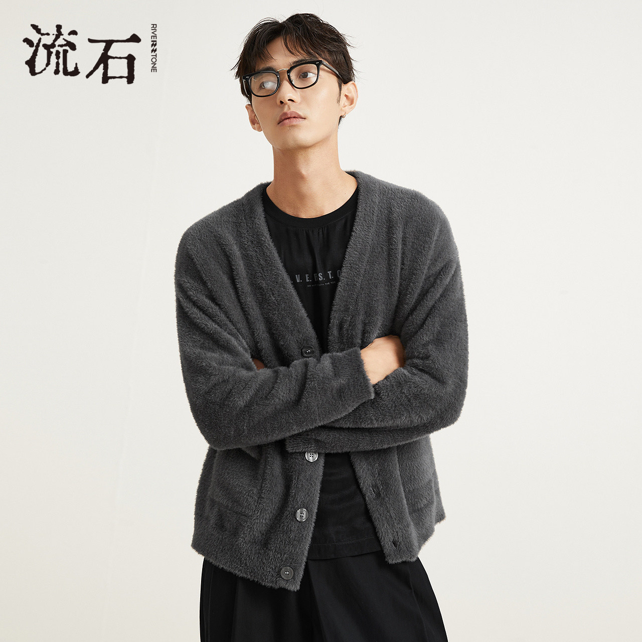 流石男装复古慵懒高端V领针织衫