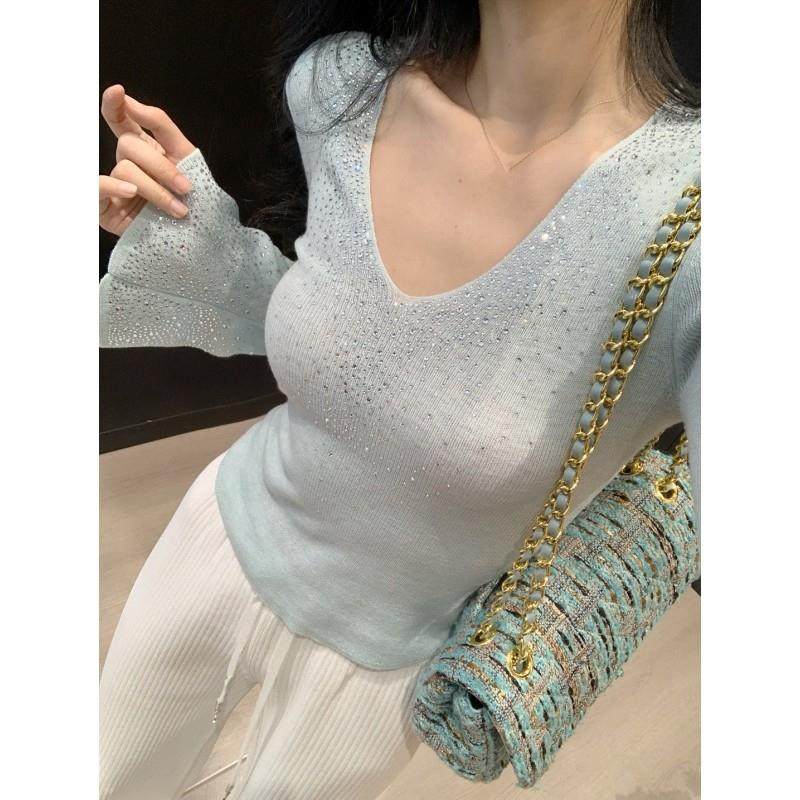 纯欲辣妹V领烫钻喇叭袖针织打底衫女秋冬高级感内搭修身显瘦上衣,女装/女士精品,毛针织衫,淘宝优惠券,粉丝福利购,淘宝优惠卷