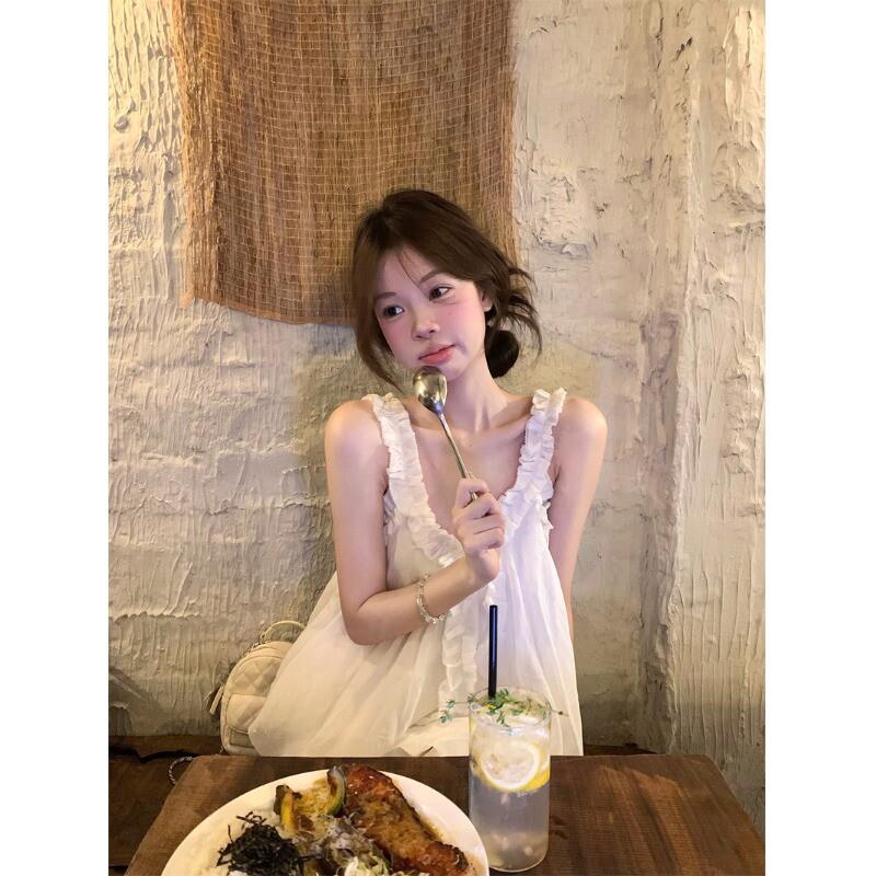 kumikumi甜美风白色V领吊带背心女装夏季减龄木耳边显瘦百搭上衣图片