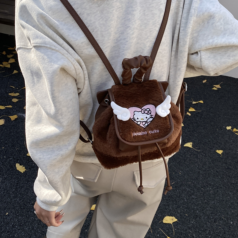 洋气高级感小众设计迷你包包女2025新款可爱时尚少女风外出双肩包