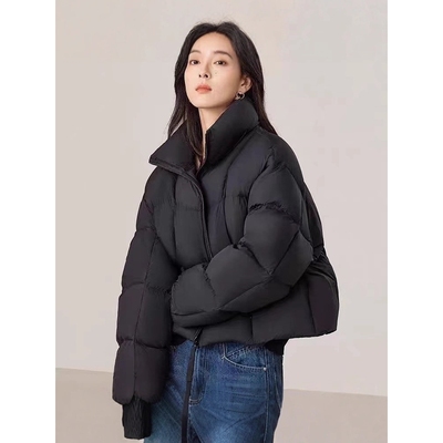独等羽绒服短款泡芙女2025新款90白鸭绒立领零压感云朵面包龟背面
