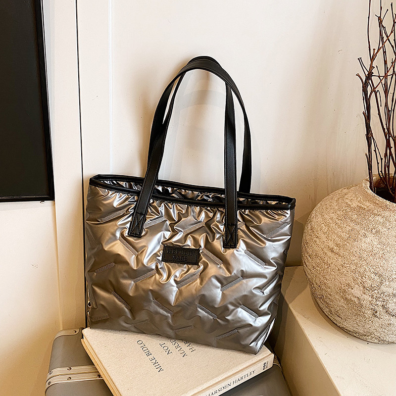 大容量羽绒托特包秋冬百搭单肩包