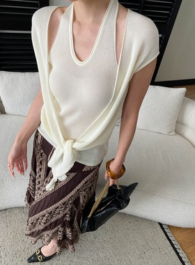 司南 早春新款 时髦度假风挂脖假两件拼接修身显瘦针织衫 SN8594