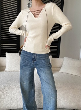 司南 早春新款 镂空交叉系带V领修身掐腰显瘦打底针织衫 SN8557