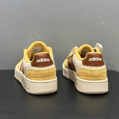 阿迪达斯男女同款防滑复古板鞋