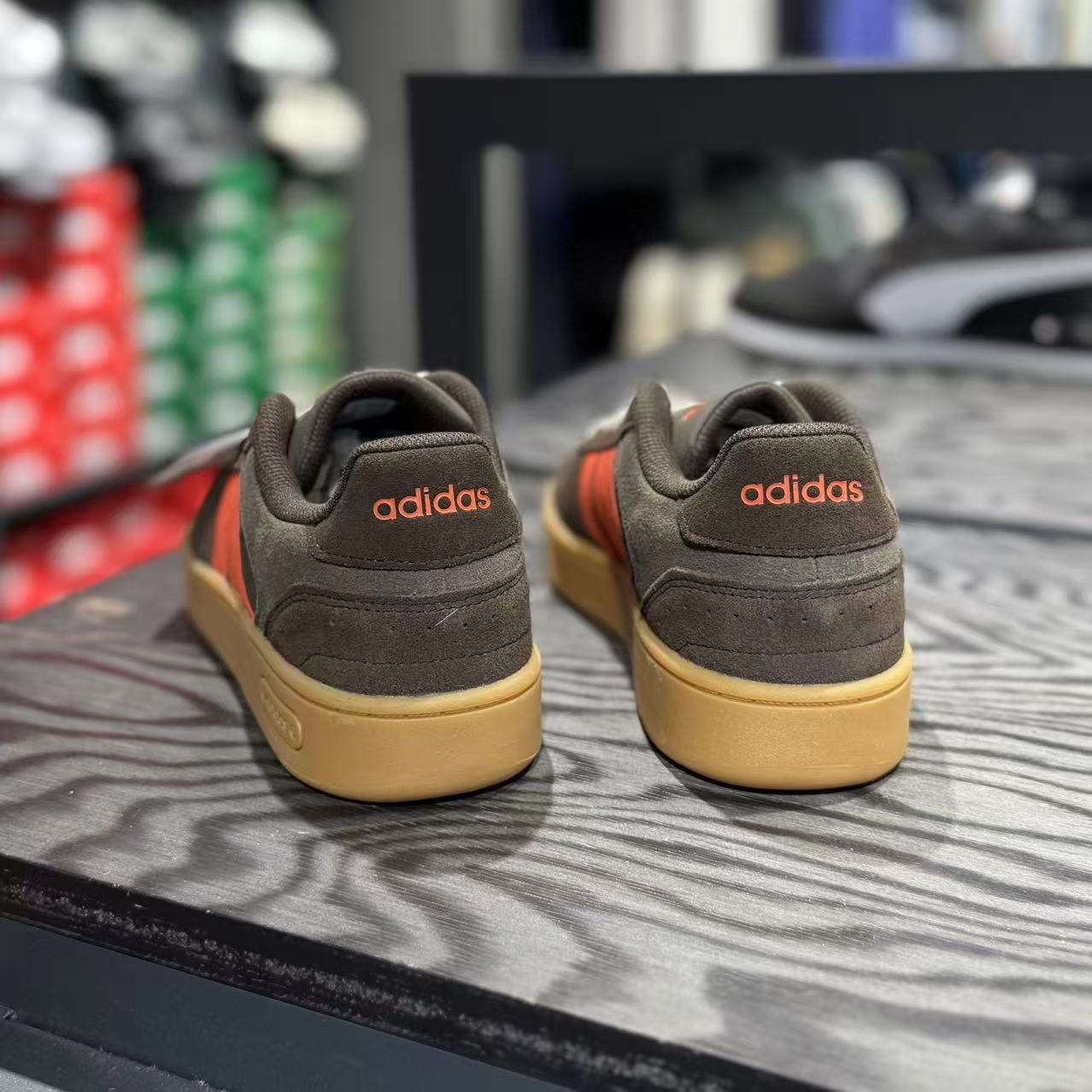 Adidas低帮经典复古板鞋