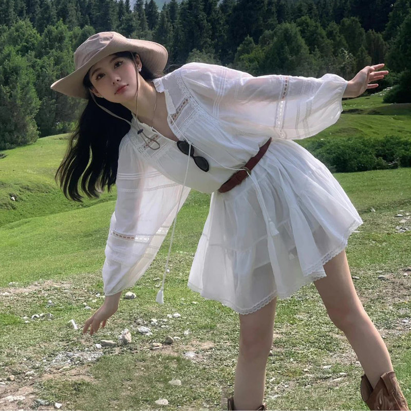 法式白色长袖连衣裙子女夏季2024新款小个子西北新疆旅游度假短裙