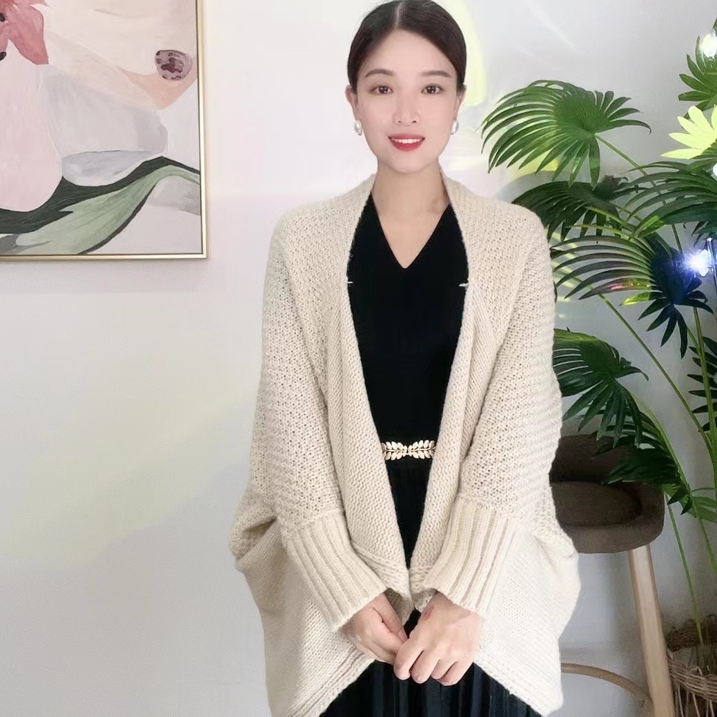 予凡百搭外套披肩上下两穿文艺显瘦秋冬季澳绒混纺毛衣蝙蝠袖外套